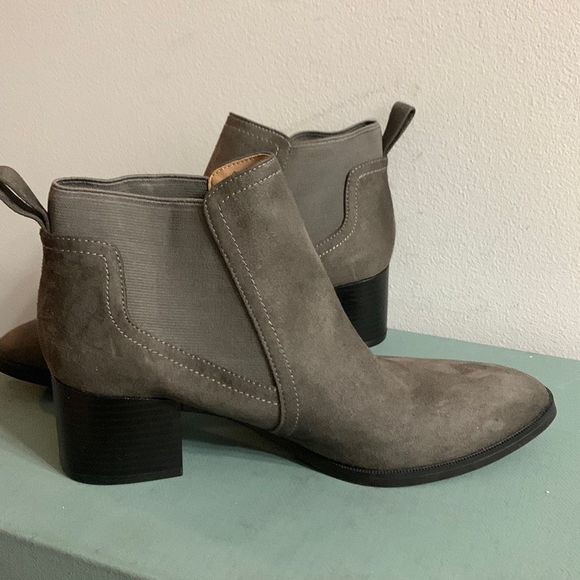 LifeStride Dakota Block Heel Bootie. Gray ankle boots size 8 - Picture 2 of 6